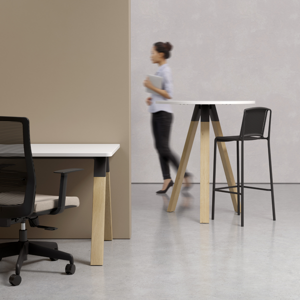 Ligna Standing Height Round Top Leaner Table 1050mm High